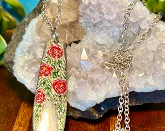 Vintage Spoon Handle Pendant Necklace Painted Red Roses Green Leaves Retro Fashion Jewelry