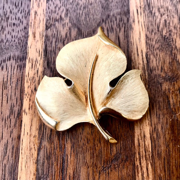 Crown Trifari Leaf Brooch Gold Brushed Textured Vintage Retro Jewelry 1950s 1960s