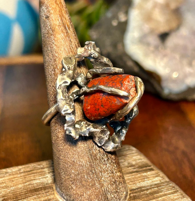 Handgemaakte Brutalist Ring Rode Steen Edelsteen Jasper Handgemaakt Modern Vintage afbeelding 1