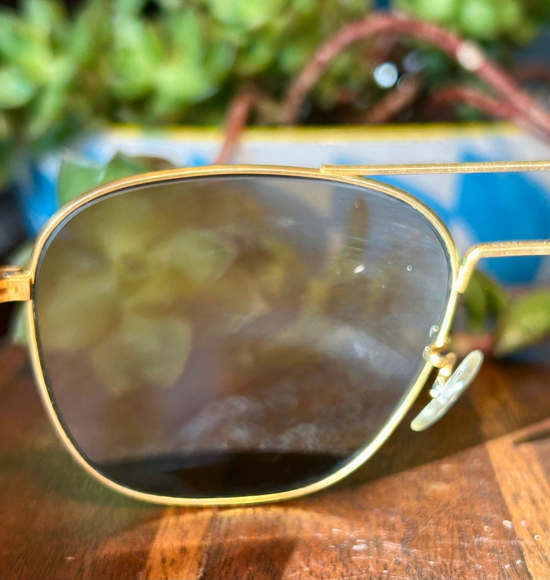 vintage Randolph Engineering Lunettes de soleil en métal doré, verres noirs, lunettes de soleil rétro image 7
