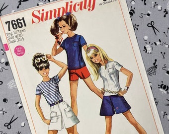 Simplicity 7661 UNCUT Vintage Sewing Pattern for Young Junior/Teens Blouse, Shorts, & Mini-Pantskirt Size 9/10