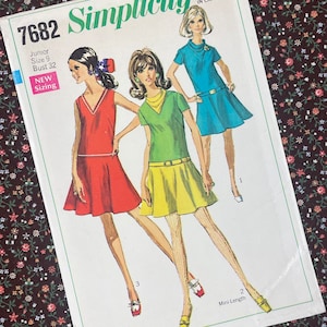 Simplicity 7682 UNCUT Vintage Sewing Pattern for Juniors Dress in Two Lengths Size 9