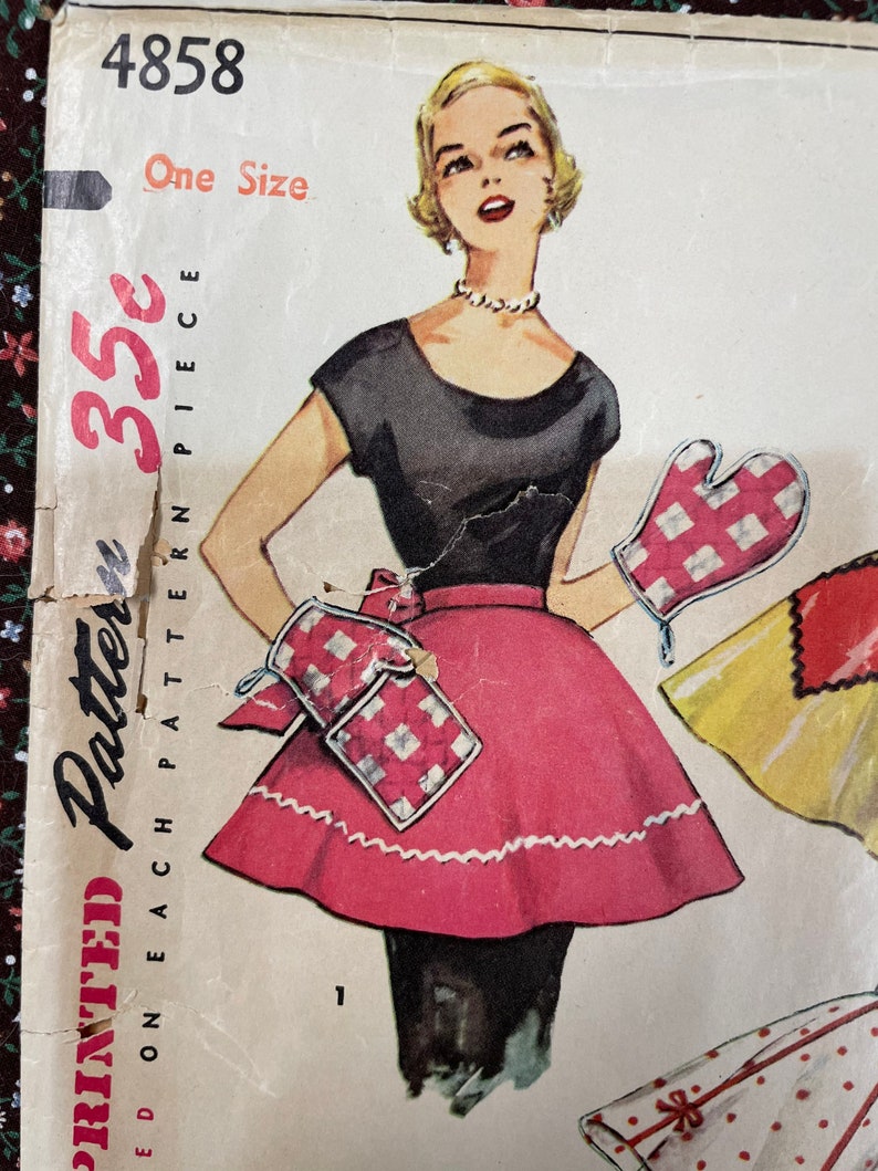 Simplicity 4858 COMPLETE Vintage Sewing Pattern for One Yard Apron & Matching Oven Mitt 1950s image 2