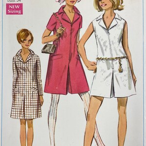 Puede incluir: Un patr&oacute;n de costura para un vestido con tres estilos diferentes. El patr&oacute;n es para una talla 12 con una medida de busto de 86 cm. El patr&oacute;n es de Simplicity y cuesta 75 centavos.