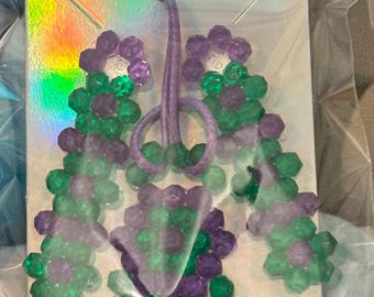 Conjunto de pendientes de botón y collar