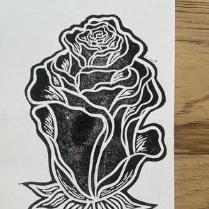 roses | Imprimé à la main | Carte de voeux vierge | Impression bloc de caoutchouc recyclé | Sculpté à la main | Coupé et plié à la main | Saint-Valentin | Anniversaire