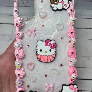 Hello Kitty Cupcake Decoden Mobilskal – Handgjort Kawaii Boutique Anpassad Design Gratis Fickkram med varje skal! bild 1