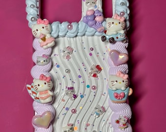 Custodia Hello Kitty/Kawaii Decoden/Custodia personalizzata/Custodia per telefono fatta a mano con un grazioso abbraccio tascabile in omaggio con ogni custodia!
