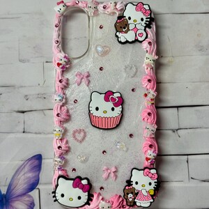 Hello Kitty Cupcake Decoden Mobilskal – Handgjort Kawaii Boutique Anpassad Design Gratis Fickkram med varje skal! hello kitty