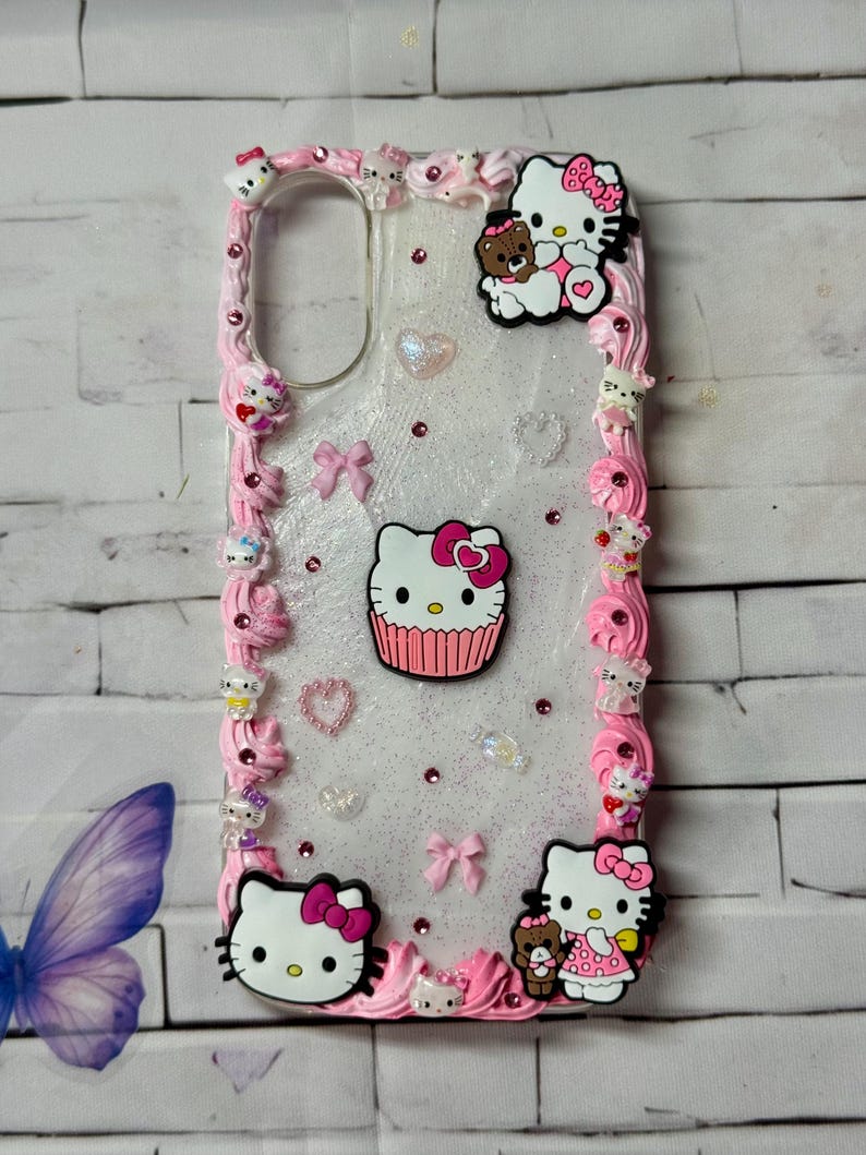 Hello Kitty Cupcake Decoden Mobilskal – Handgjort Kawaii Boutique Anpassad Design Gratis Fickkram med varje skal! hello kitty