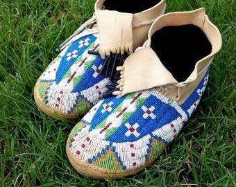 Handgemaakte mocassins met kralen – leren mocassins in inheemse stijl MC618