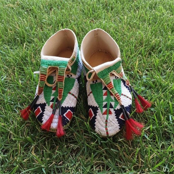 Handgemaakte mocassins met kralen – leren mocassins in inheemse stijl MC641