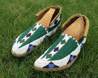 Handgemaakte mocassins met kralen – leren mocassins in inheemse stijl MC617