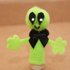 Alien Finger Puppet