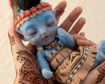 Mini muñeca avatar de silicona completa de 25 cm, cabello enraizado, cuerpo completo y blandito.