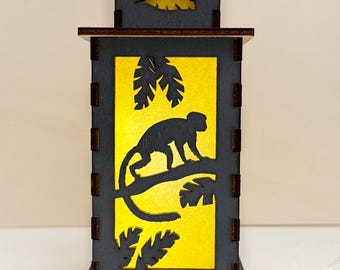 Lanterna da notte con scimmia nella giungla e all'alba, lampada in legno luminosa con animali della foresta selvaggia, regalo magico unico, lanterna in legno per la decorazione della casa