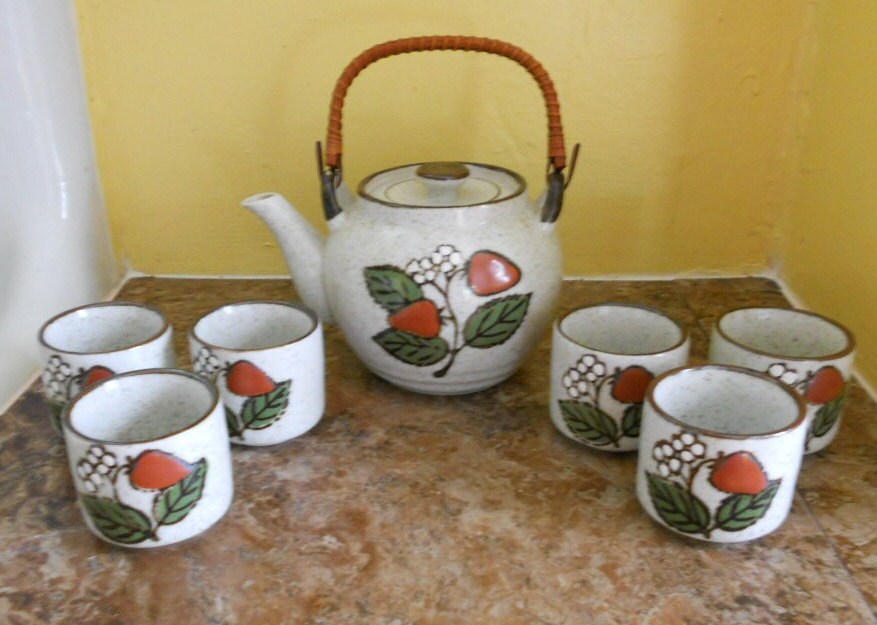 Japanese OTAGIRI Strawberry Print TEA SET Original Hand Crafted