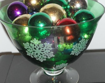 FTD Florist Green Glass Christmas Snowflake Pedestal Bowl Holiday Centerpiece New in Box Ornaments Not Included