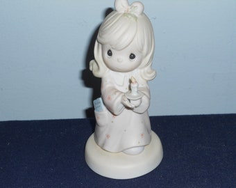 PRECIOUS MOMENTS FIGURINE Sharing The Light of Love by Enesco