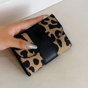 Cartera pequeña de piel con estampado de leopardo para mujer, cartera auténtica de poliuretano, cartera de lujo con botón, regalo elegante hecho a mano