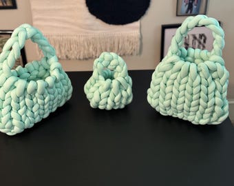 Bolsa de punto grueso con malvaviscos hecha a mano