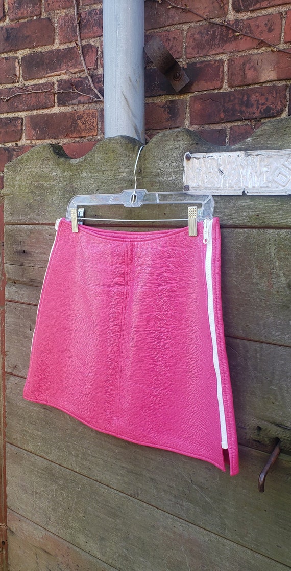 Courreges vinyl mini skirt side zippers fushia pi… - image 2