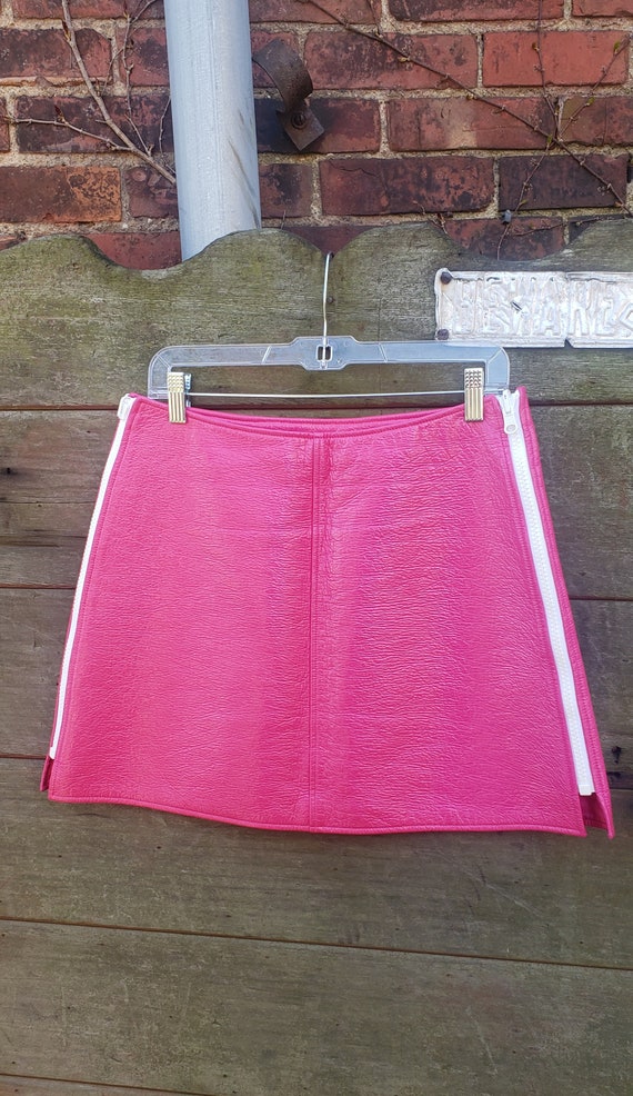 Courreges vinyl mini skirt side zippers fushia pi… - image 3