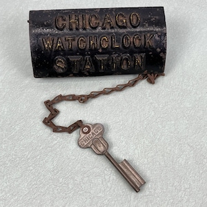Antieke Chicago Watchclock Station gietijzeren doos met slotkast rustiek