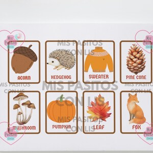Puede incluir: Una tarjeta blanca con ilustraciones en acuarela de elementos otoñales, incluyendo una bellota, un erizo, un suéter, una piña, una seta, una calabaza, una hoja y un zorro. Cada imagen tiene una etiqueta.