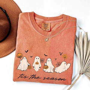 Tis The Season Halloween Shirt, Halloween Comfort Colors Shirt, Retro Ghost Shirt, Cute Fall Shirt, Women&#39;s Halloween Tee, Pumpkin Season