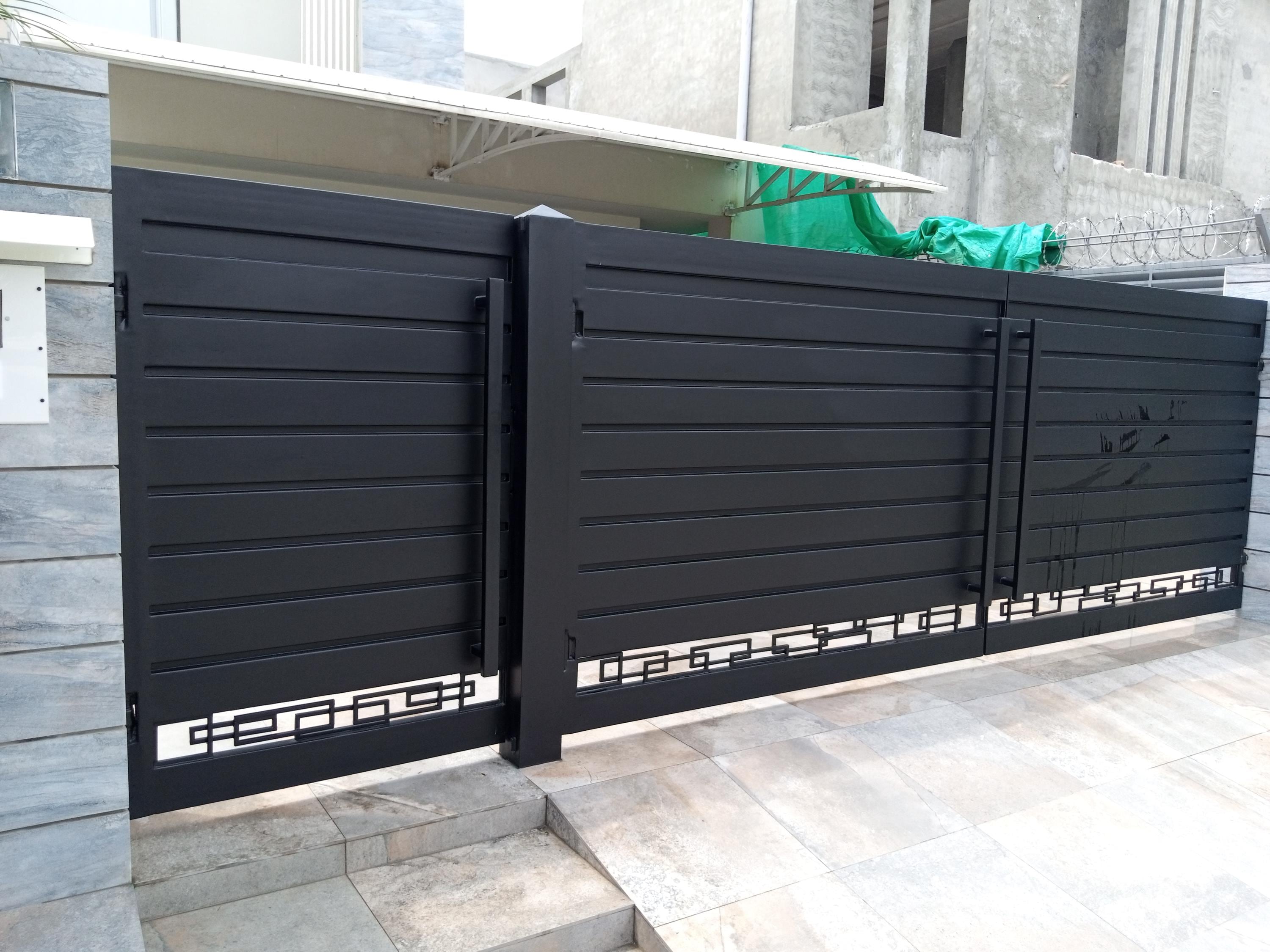 Custom Modern Horizontal Slat Driveway Gate | Minimalist Steel Design ...