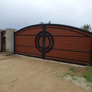 Modern Gate - Bespoke Gate - Driveway - Estate Gate - Metal Gate - Estate Driveway Gate - Heavy Gate - Farmhouse Gate - Swing Gate - Strong