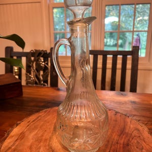 Vintage Glass Decanter with Mogen David – Elegant Judaica Barware