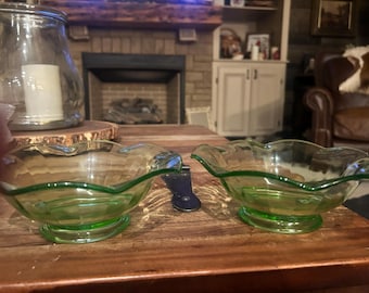 Vintage Green Depression Glass Bowls – Set of 2 | Scalloped Edge Footed Dessert Dishes | Elegant Green Glass Serving Bowls | Art Deco Style