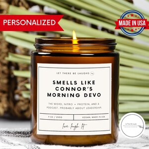 Roligt personligt ljus för män - Morning Devo - Amber Jar 9oz - Ren humor - Rolig personlig present till honom, pappa, bror, pastor, vän, pojkvän.