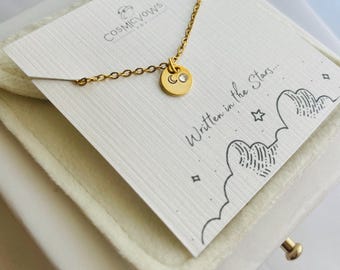 Collier croissant de lune en or avec strass, collier à breloques estampé à la main, bijoux célestes minimalistes, cadeau pour elle