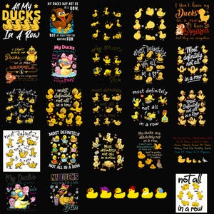 Puede incluir: Una colección de diseños gráficos con patos amarillos de dibujos animados. Los diseños incluyen texto como "All My Ducks In A Row", "My Ducks May Not Be In A Row" y "Most Definitely Not All In A Row". Los patos están en varias poses.