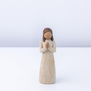 Sisters By Heart Willow Tree Sculpted Figurine Doll Hands Together. Has a chip on a bottom