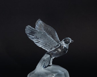 Crystal de Arques Durand Bird In Flight paperweight. France