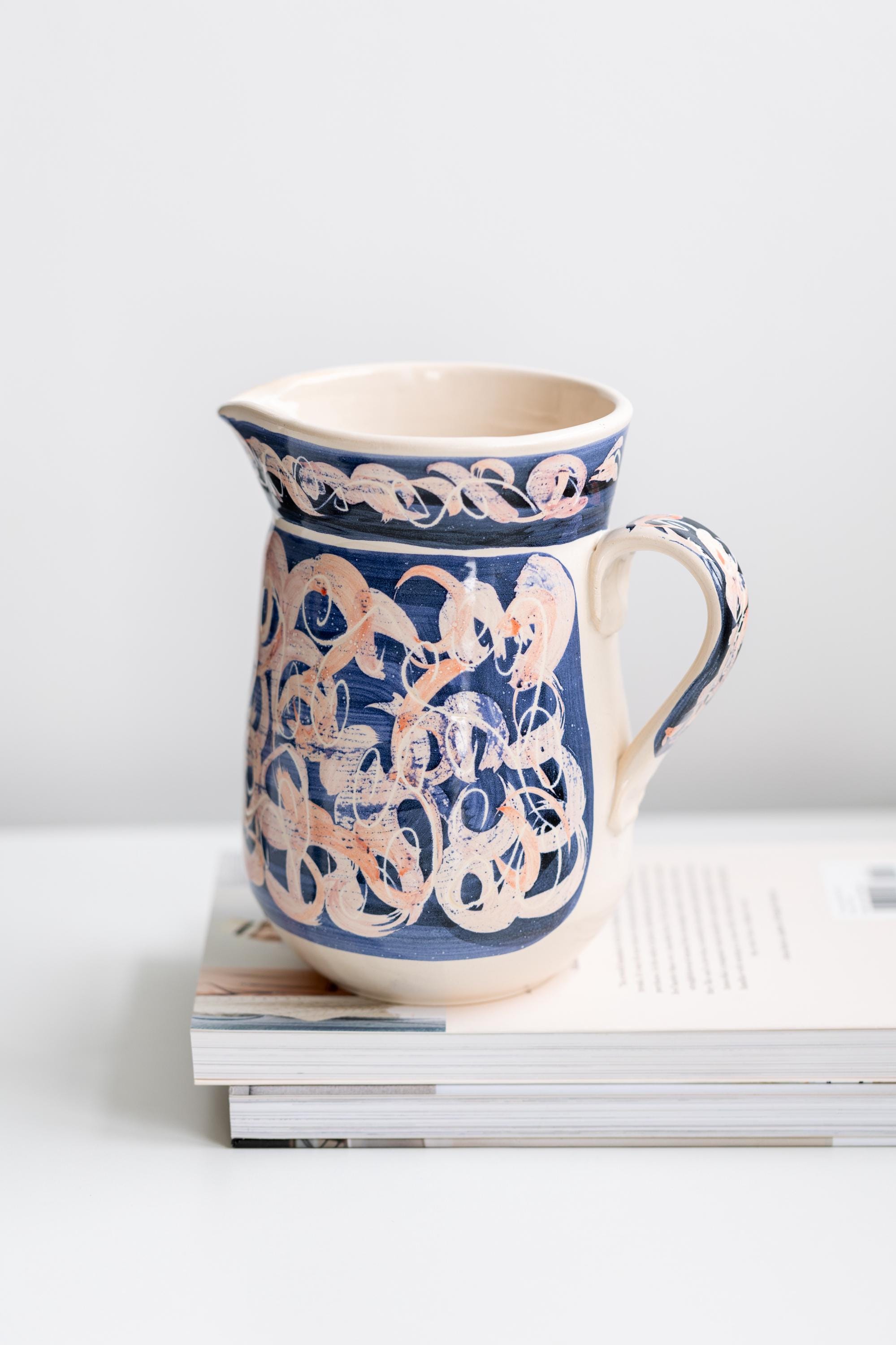 陶器のピッチャーまたは青とピンクの抽象的なデザイン - Etsy 日本