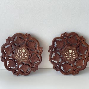 Set of two wood trivet’s inches Floral Leaves Cut-Out Pattern with Legs Vintage Carved Made in India