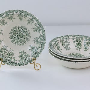 Crown Ducal Green Adaptation of Early English Joy Oval Vegetable Serving Bowl. 6.7 inches diameter