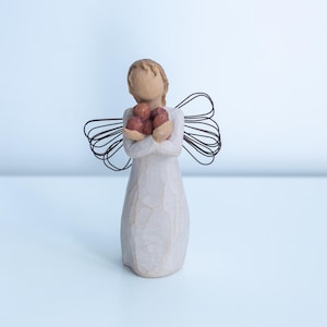 Willow Tree Good Health Demdaco 2003 Susan Lordi Angel with Apples Figurine