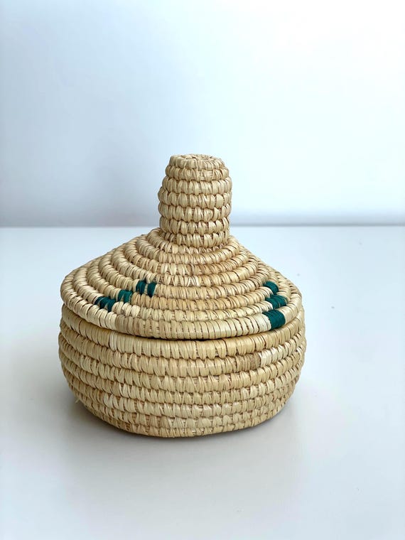 ヴィンテージの小さな蓋付きバスケット - Etsy 日本