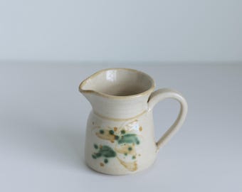 Crema de cerámica hecha a mano firmada por el artista