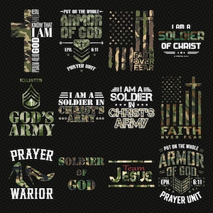 Puede incluir: Una colección de gráficos con temática de camuflaje con temas religiosos y militares. Los diseños incluyen cruces, banderas americanas y frases como "Armadura de Dios", "Soldado de Cristo" y "Fe sobre el miedo". El texto es blanco sobre negro.