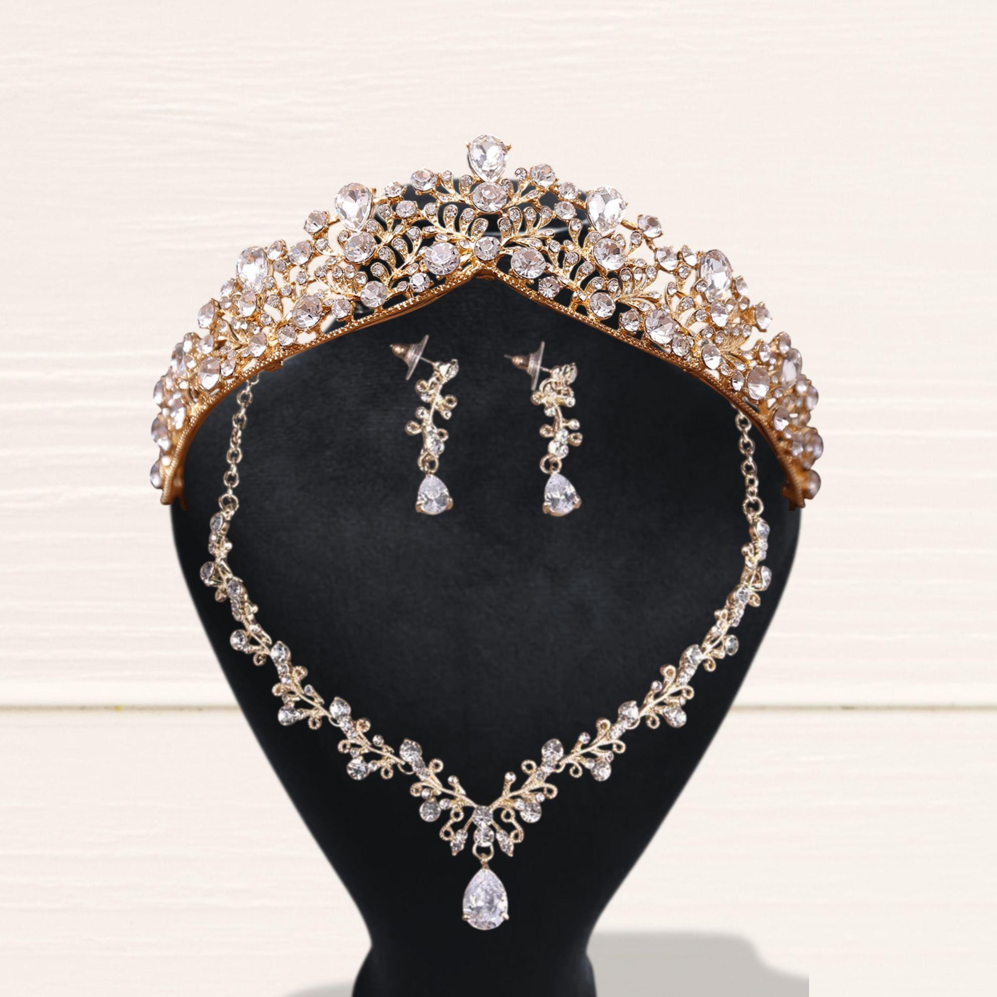 Gold Costume Jewelry Sets - Etsy Canada