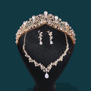 Parure mariage couronne en or, diadème de mariée princesse en cristal doré, collier reconstitution historique pour femme, boucle d'oreille parure de bijoux couronne, parure de collier de mariée