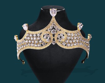 Coroa de noiva elegante com strass dourado — Tiara de princesa feita à mão