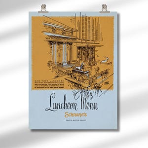 Puede incluir: Póster vintage con una ilustración en tonos sepia de un hito de Nueva York. El póster muestra el texto "Luncheon Menu" y el nombre del restaurante "Schrafft's" en una fuente clásica. Texto adicional en la parte superior, con fondo azul claro.